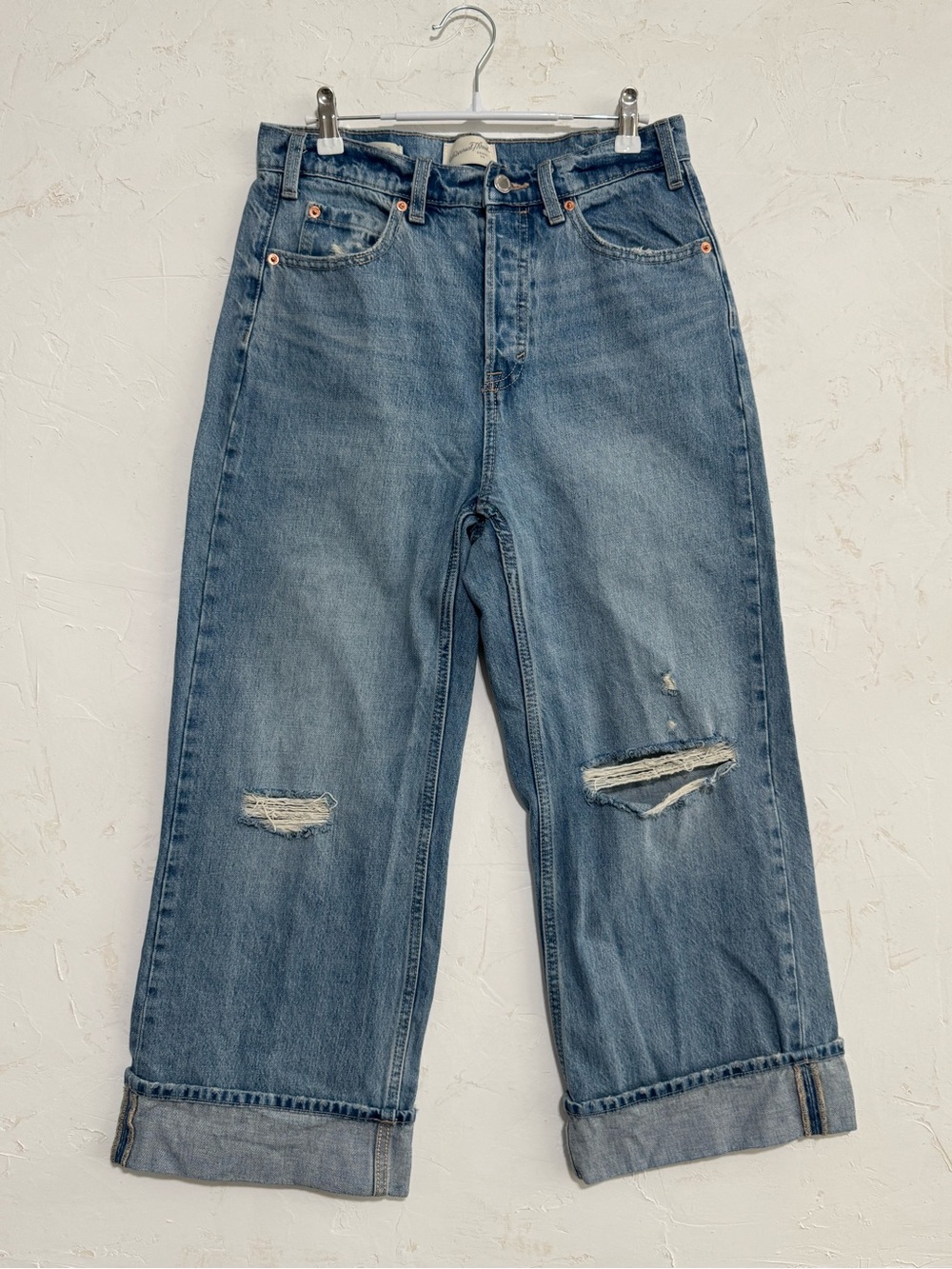 Universal Thread Cropped Vintage Wide Leg Distressed Cuffed Jeans Size 4